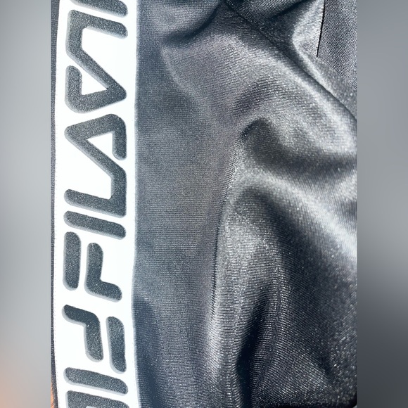 Black Fila Trim zip up sweater🫶🏼Size Large but can fit like a medium - Picture 3 of 6